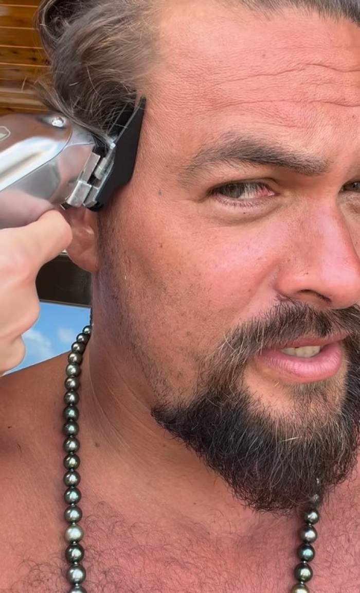 Jason Momoa a renunțat la părul lung care l-a consacrat. Actorul s-a tuns scurt pentru o cauză nobilă / FOTO