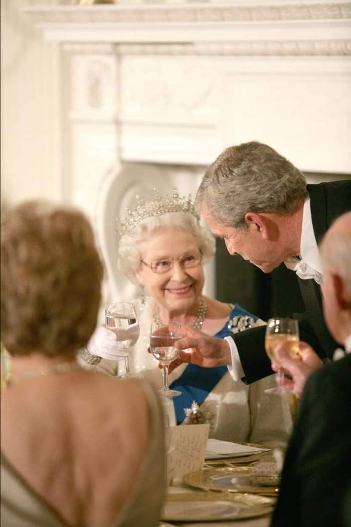 Ce mesaj a postat fostul Președinte al SUA, George W. Bush, după decesul Reginei Elisabeta: „O femeie cu un mare intelect” / FOTO