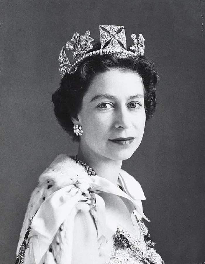 De ce regina Elisabeta a II-a nu avea pașaport sau permis de conducere