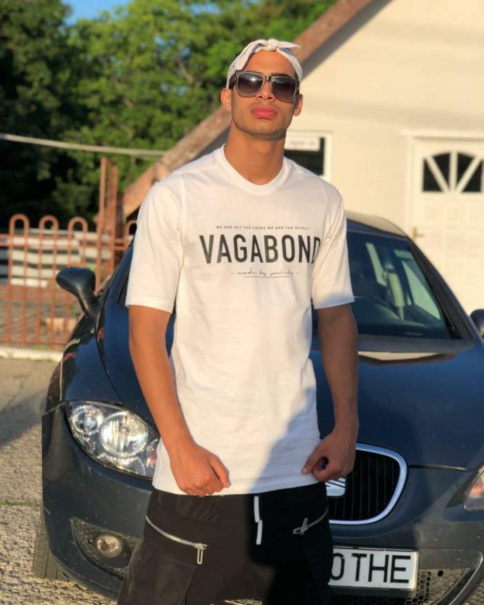 Recunoști copilul din imagine? Acum este un artist cunoscut din țară