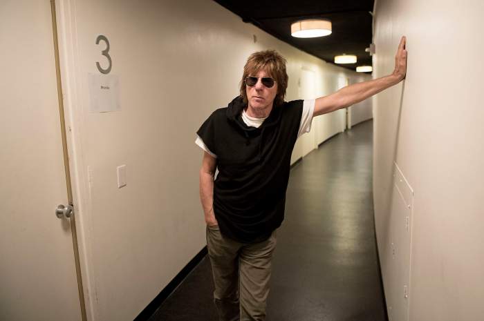 Doliu în lumea muzicii! Un chitarist celebru a murit după turneul cu Johnny Depp