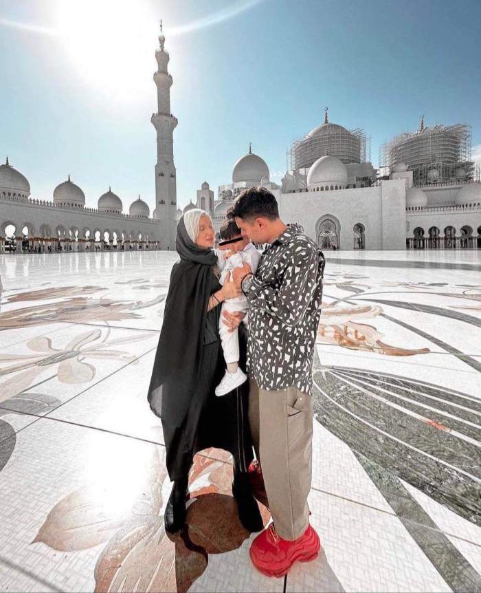 Alina Ceușan, tablou de familie. Ce imagini emoționante a postat influencerița alături de fiul și partenerul ei / FOTO