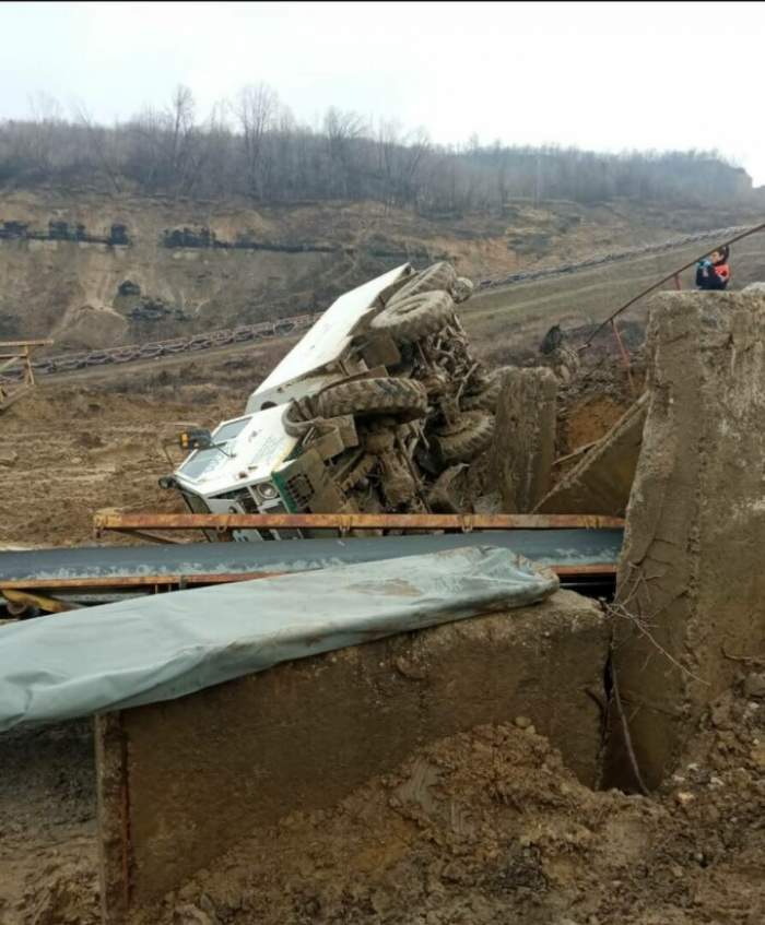Trei morți după un accident grav la cariera minieră din Jilț Sud. Mașina în care se aflau s-a răsturnat