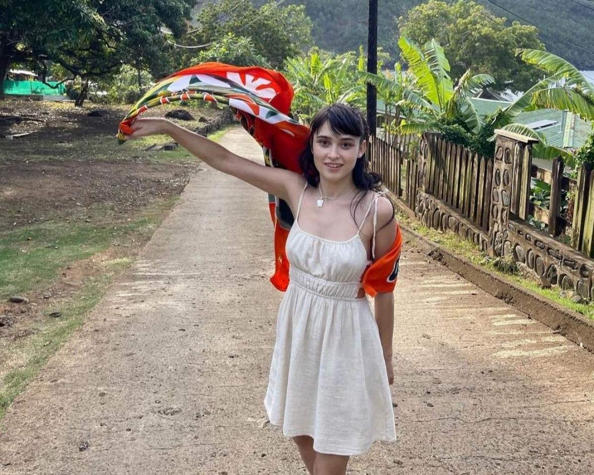 Irina Rimes a mâncat mămăligă cu tocăniță în Bora Bora. Irina Rimes în vacanță