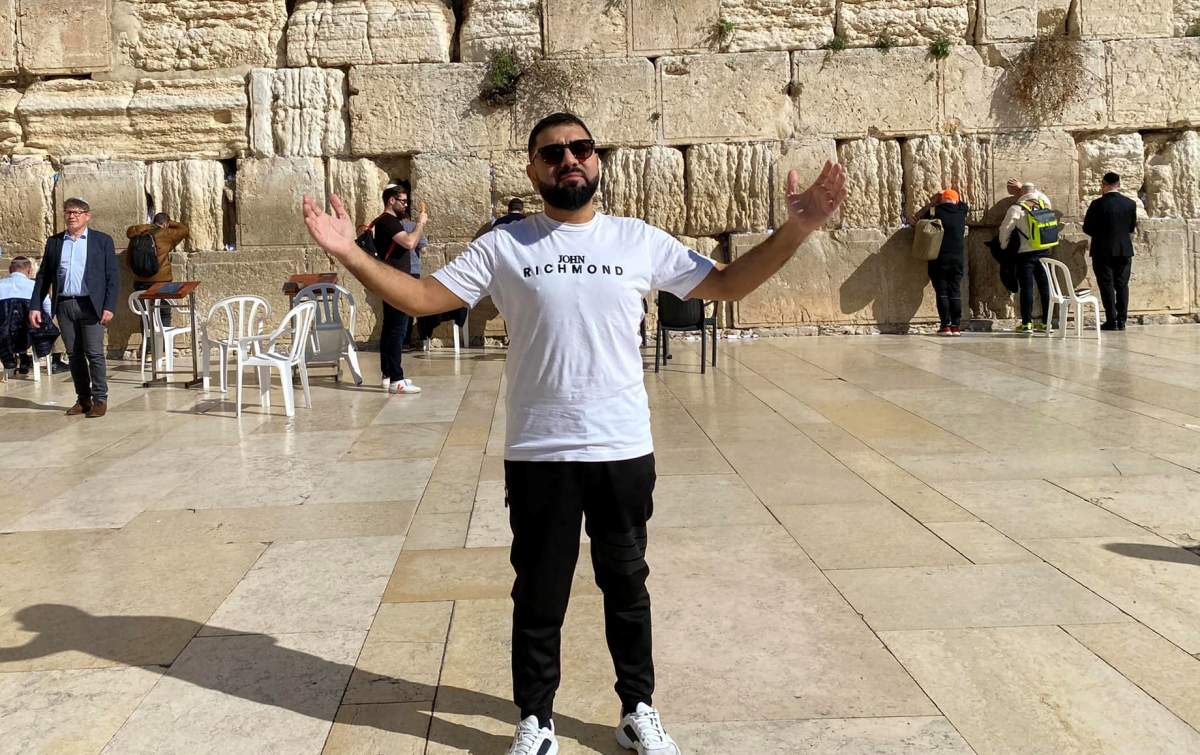 Liviu Puștiu a avut probleme de sănătate după o operație la picior. Liviu Puștiu la Mormântul Sfânt.