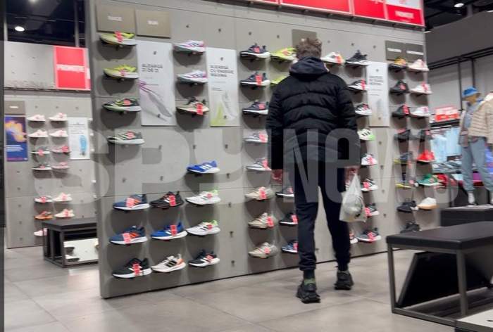 Dovada că Arsenie Todiraș, fost membru în trupa O-Zone, este un bărbat pretențios la cumpărături. Cum a fost surprins artistul într-un mall din Capitală  / PAPARAZZI