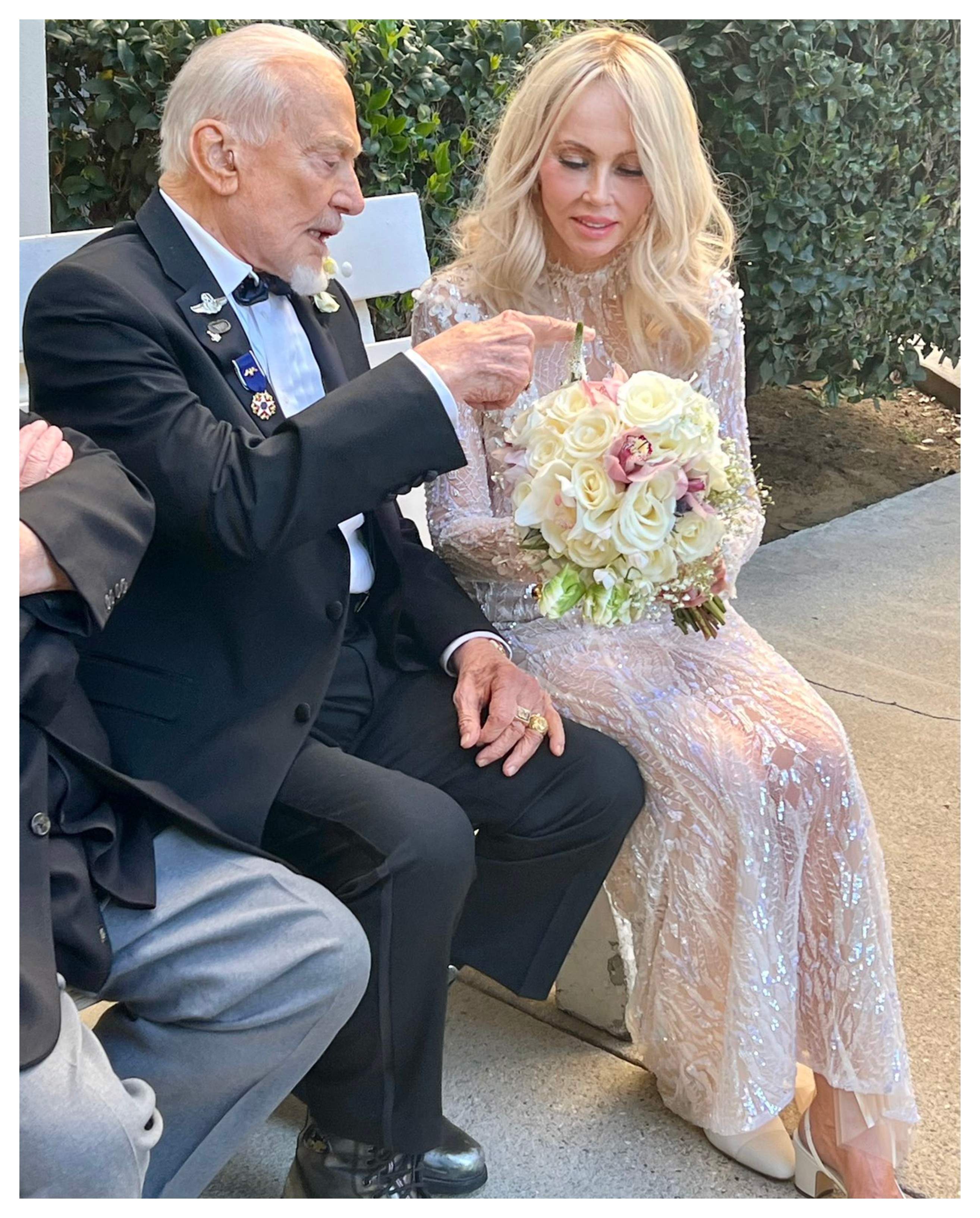 Buzz Aldrin, al doilea om care a pășit pe Lună s-a căsătorit cu românca Anca Faur. Fostul astronaut de 93 de ani este la al patrulea mariaj / FOTO