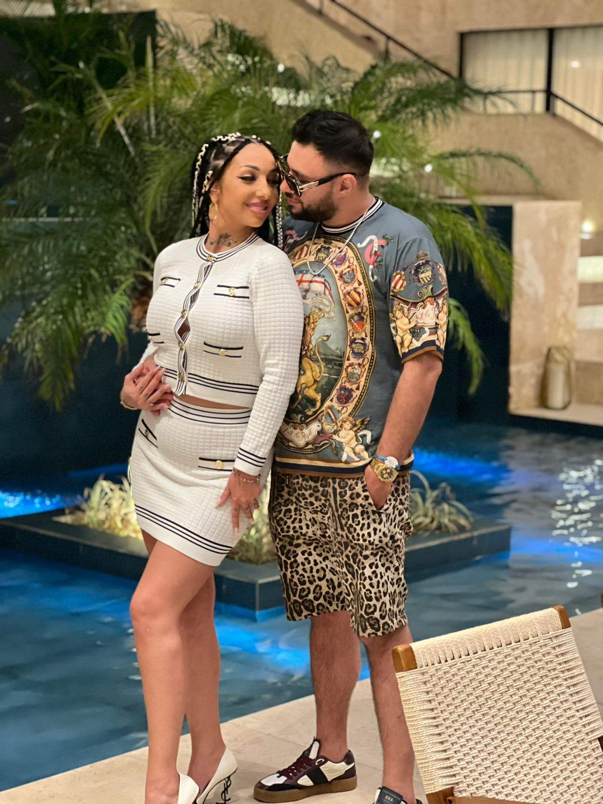 EXCLUSIV. Narcisa Moisa și soțul ei, aventură spectaculoasă în Punta Cana. Celebra manelistă a făcut show alături de localnici. Bogdan de la Ploiești și Cristina Pucean le-au fost alături