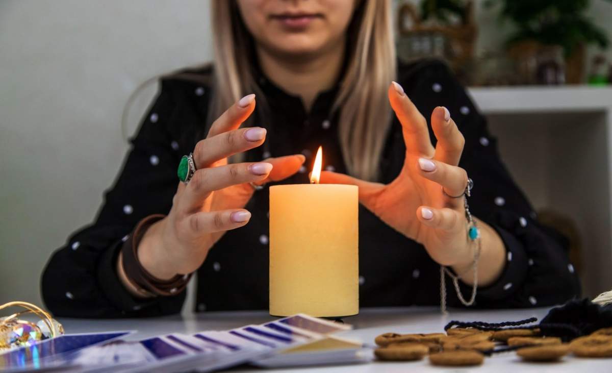 Vrajitoare și o lumânare