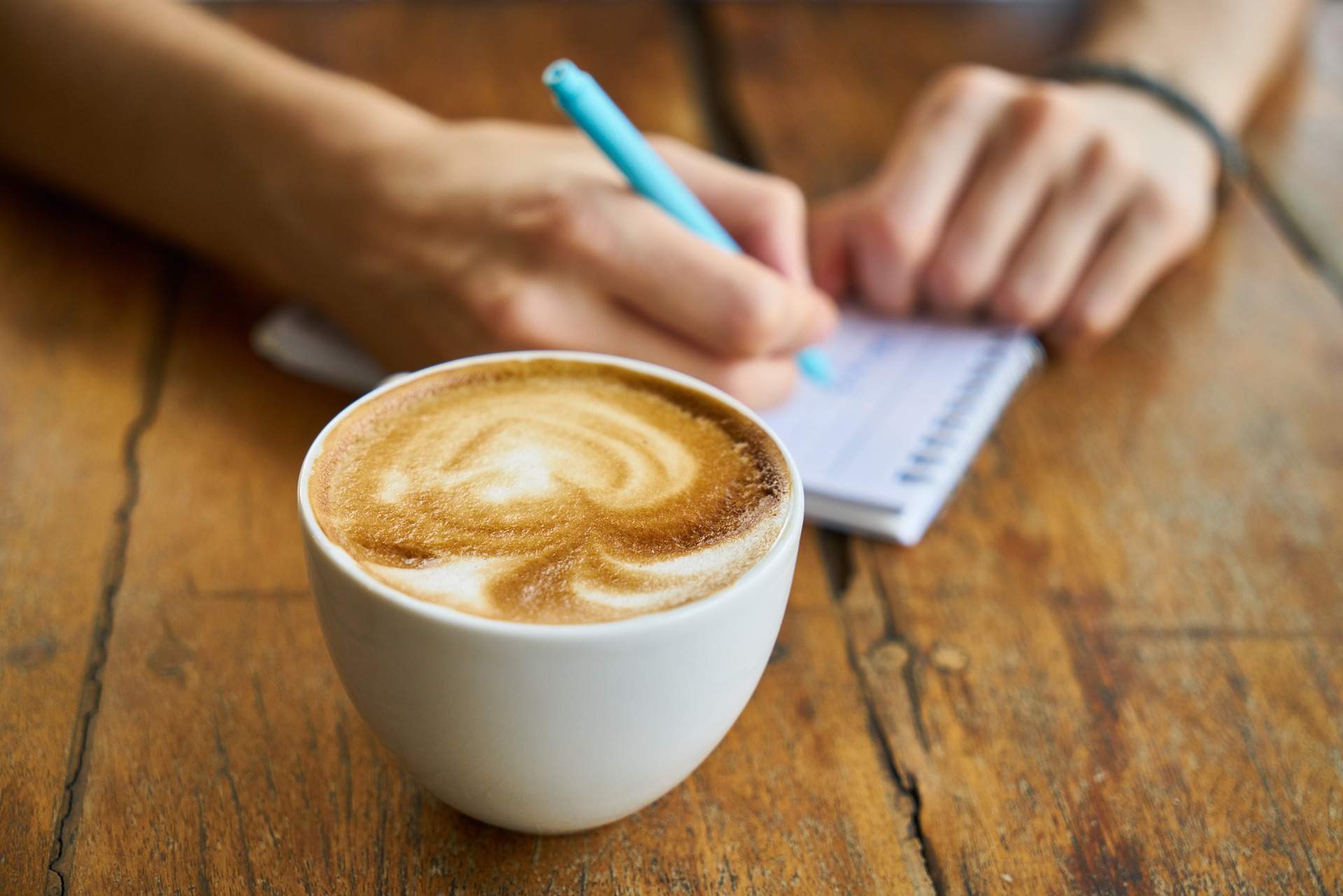 Cum se prepară cea mai bună cafea la ibric. Câte linguri trebuie să folosești pentru o băutură perfectă