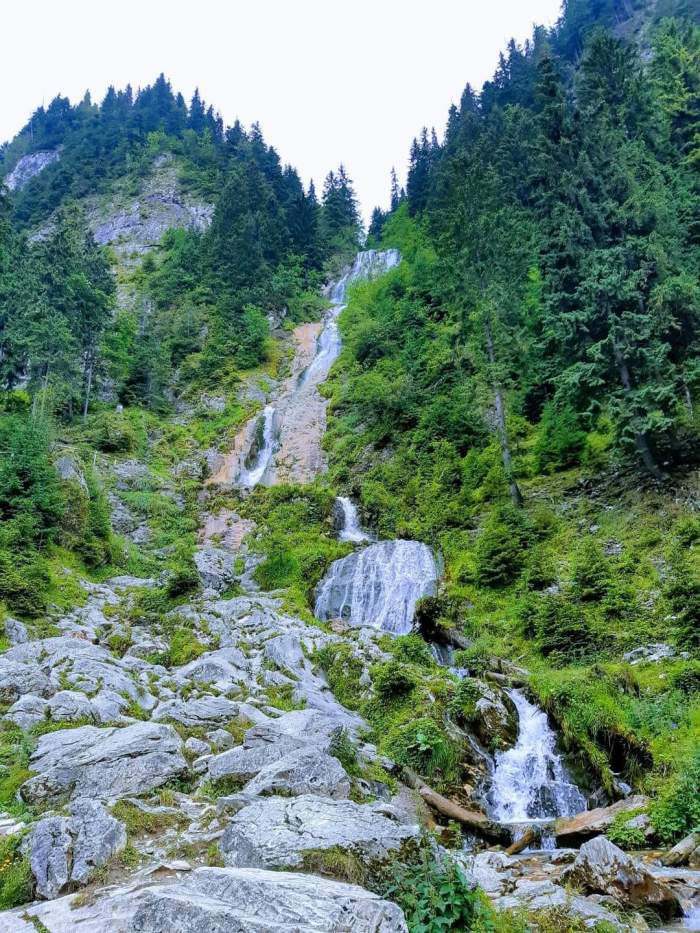 Locul din România unde găsești cea mai înaltă cascadă. Peisajele sunt de poveste / FOTO