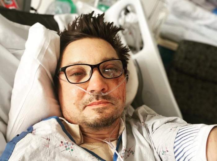 Jeremy Renner a postat prima poză de pe patul de spital. Ce le-a transmis Hawkeye din universul Marvel fanilor: „Sunt prea ...” / FOTO