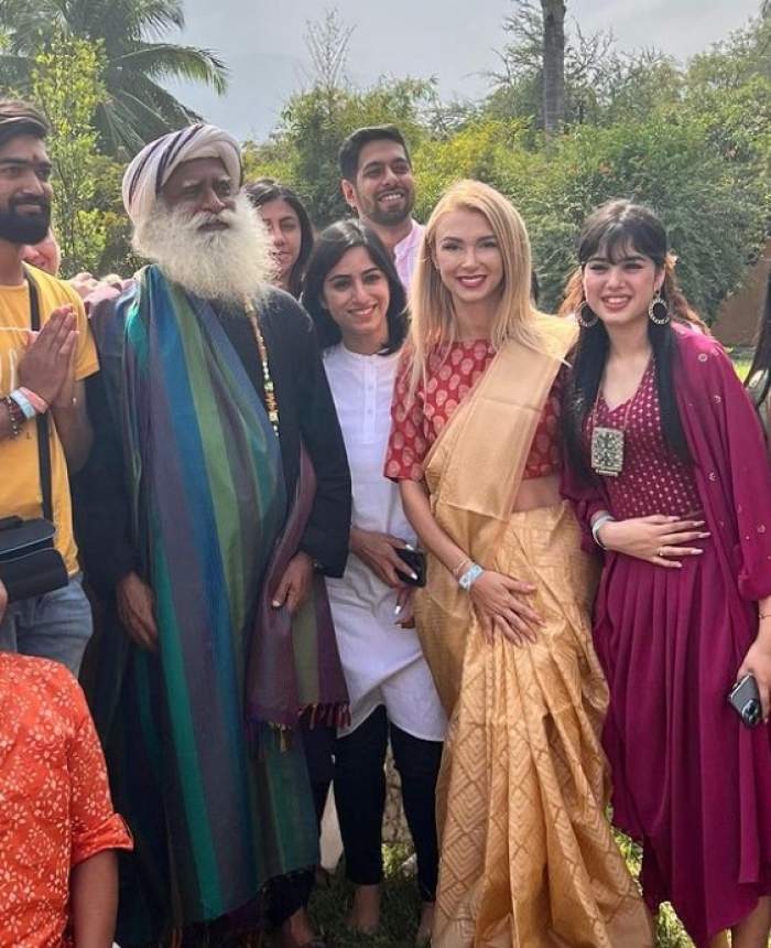 Andreea Bălan s-a dus în India ca să-l vadă pe învățătorul spiritual Sadhguru. Loredana Groza i-a fost alături: „Ceva în tine se schimbă” / FOTO
