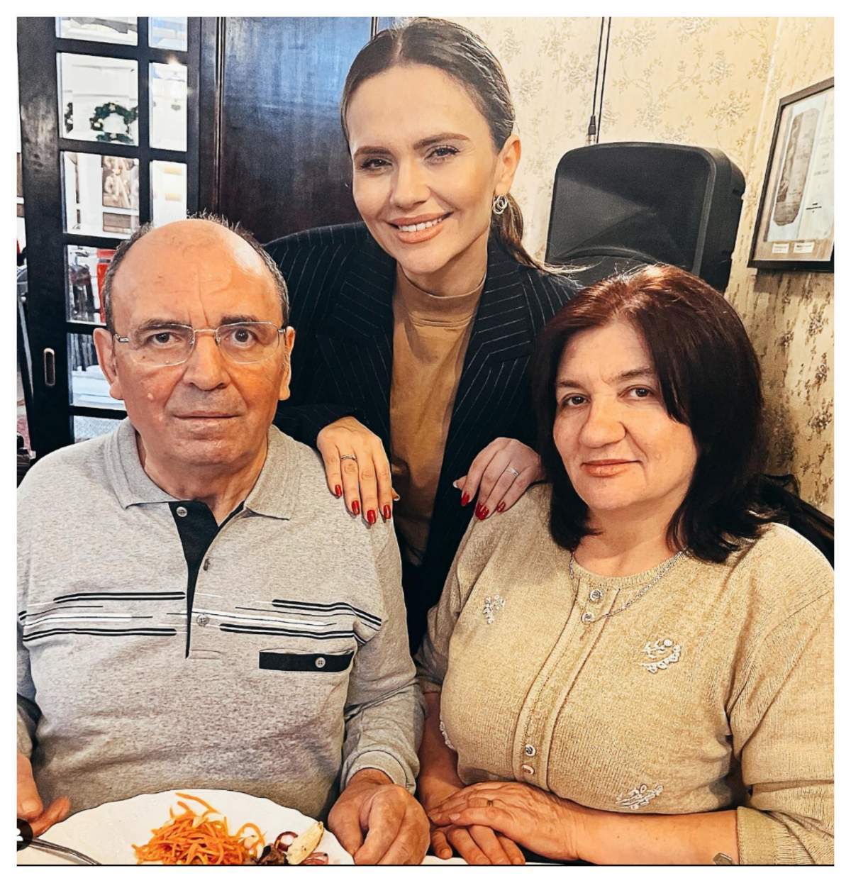 Cum arată părinții Cristinei Șișcanu. Vedeta s-a fotografiat cu familia sa / FOTO