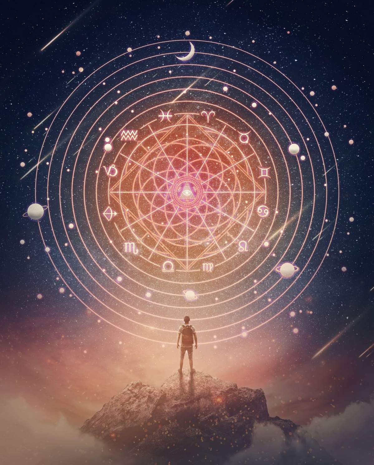 Scenă minunată cu o persoană pe vârful unui munte care urmărește proiecția roții astrologice pe cerul înstelat al nopții.