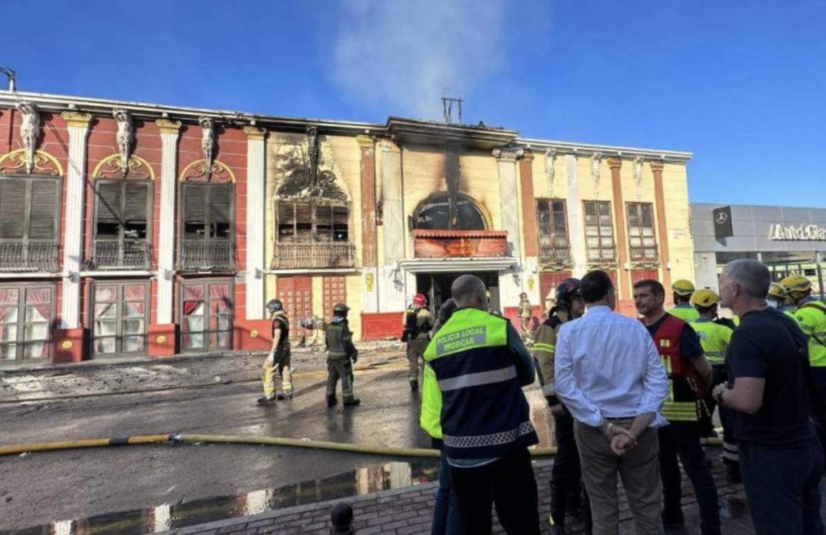 Clădirile arse în urma incendiului din Spania Incendiu de proporții într-un club de noapte din Spania! Cel puțin 13 persoane au murit arse, după ce 3 locații au luat foc