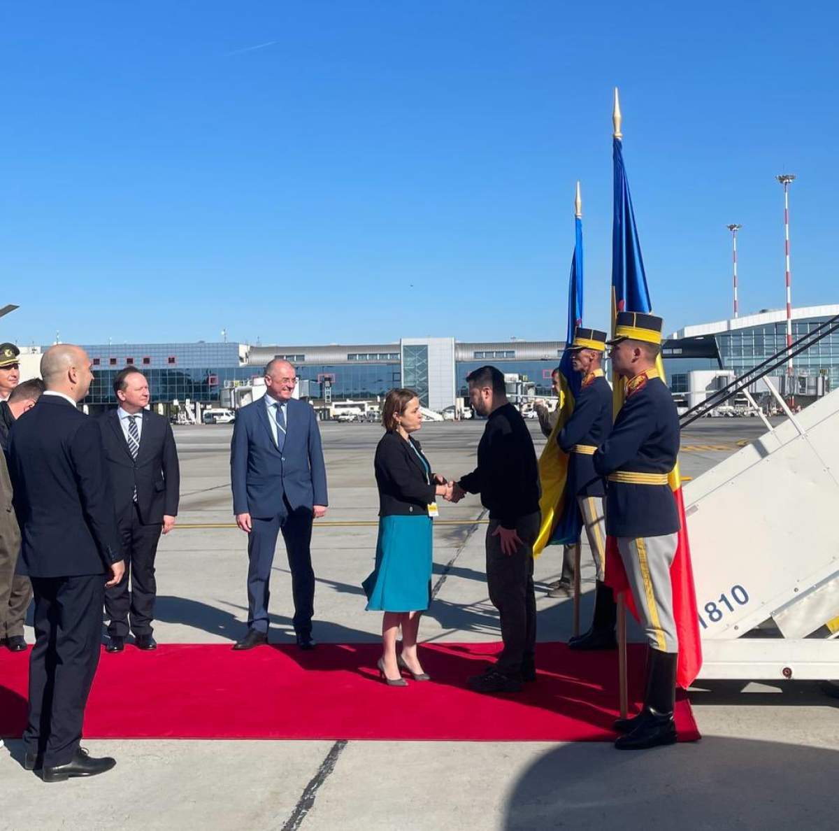 Președintele ajunge ls ora 13:00 la Palatul Cotroceni. Volodimir Zelenski când a ajuns în România.