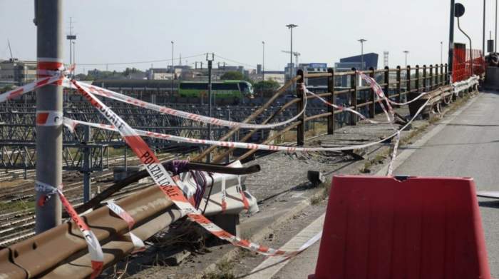21 de turiști au murit în urma impactului cu solul al autocarului din Italia