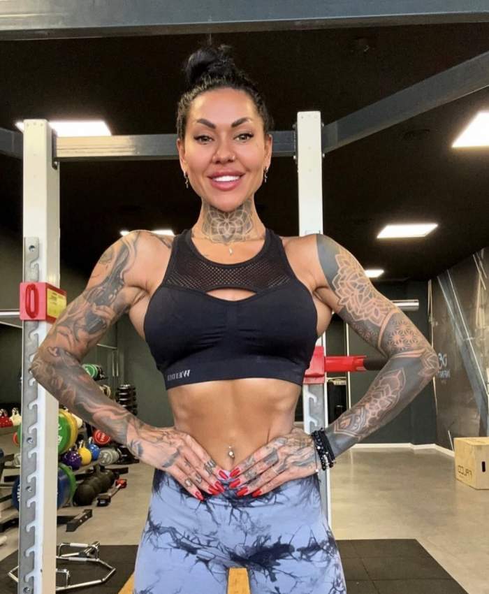 Claudia Forescu in sala de fitness