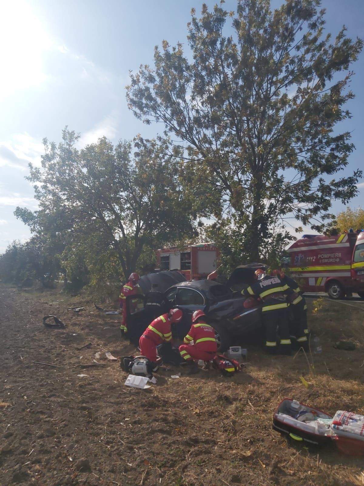 cealaltă mașină accidentată