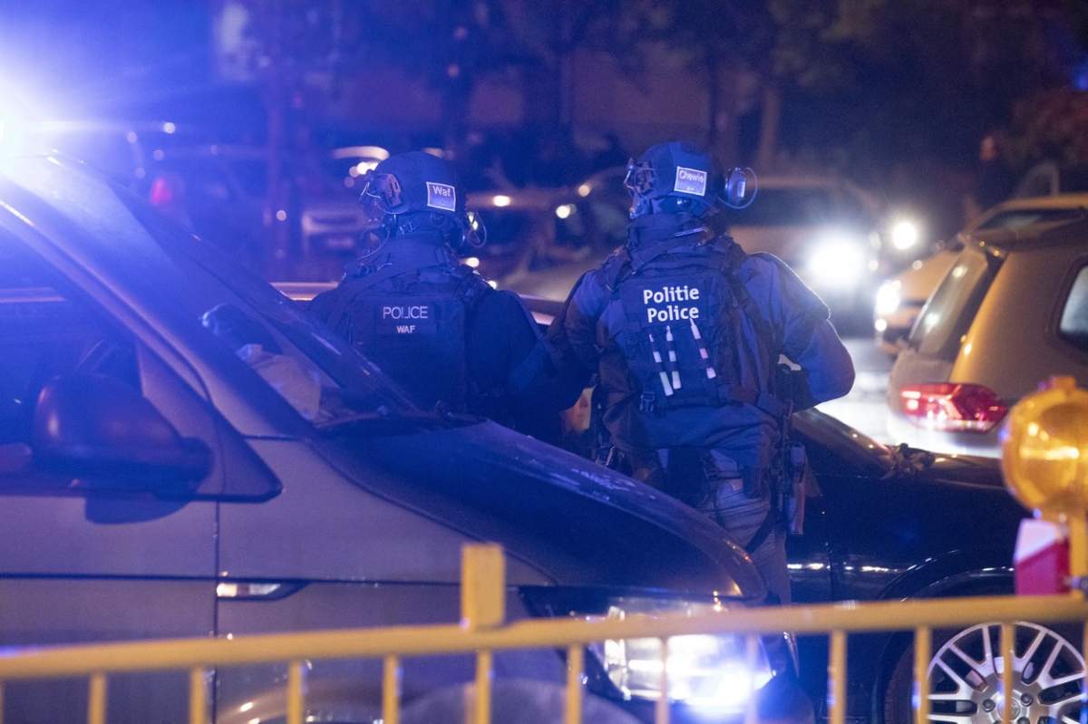 polițiștii pe stradă în Bruxelles după atentat.