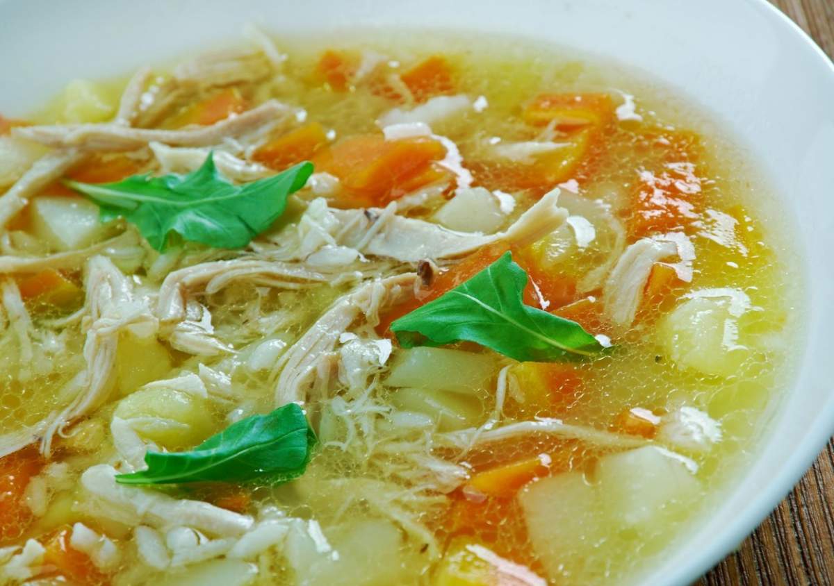 Supa de pui poate fi gătită in orice perioada a anului