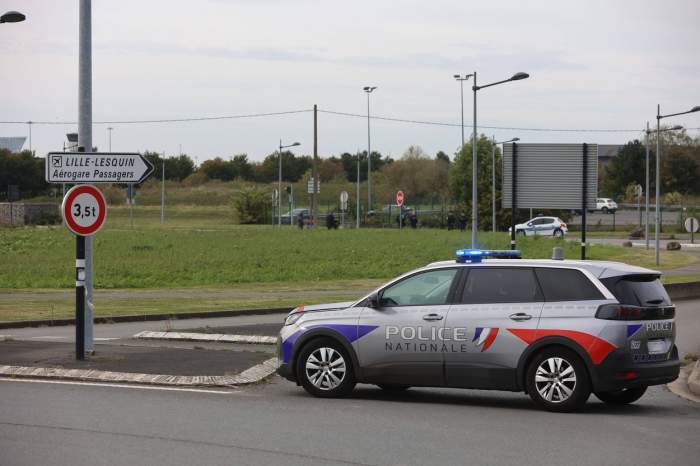 poliția la aeroportul din Lille