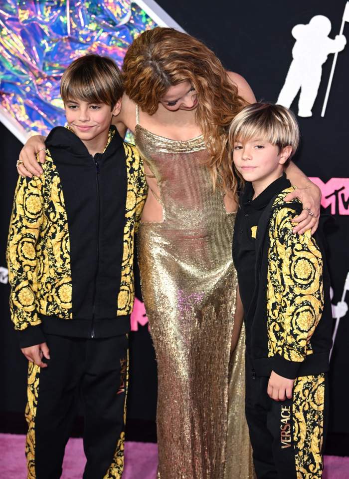 Shakira și cei doi copii ai ei