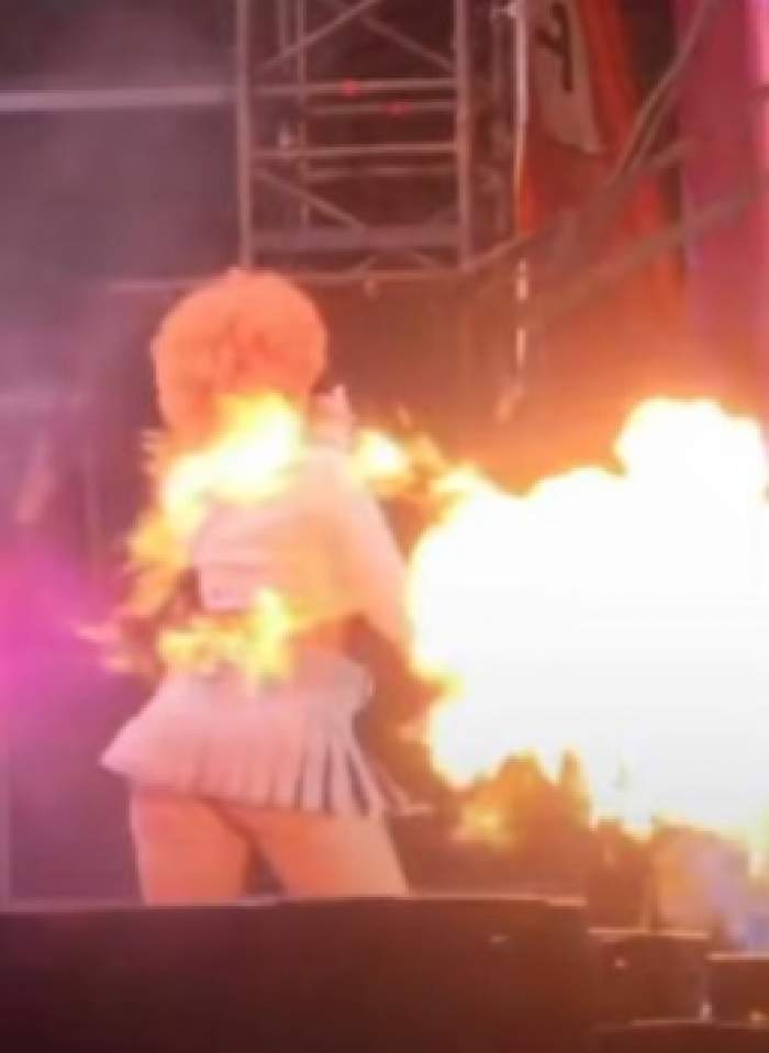 Ice Spice, aproape arsă, pe scenă, în timp ce cânta hitul său „Princess Diana”! Întreg momentul a fost filmat / VIDEO