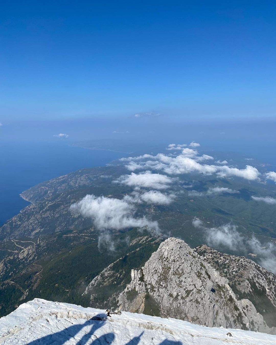 Momente de panică pentru Mark Stam. Artistul, la un pas să dea nas în nas cu șacalii, pe Muntele Athos: „A fost o călătorie..” / FOTO