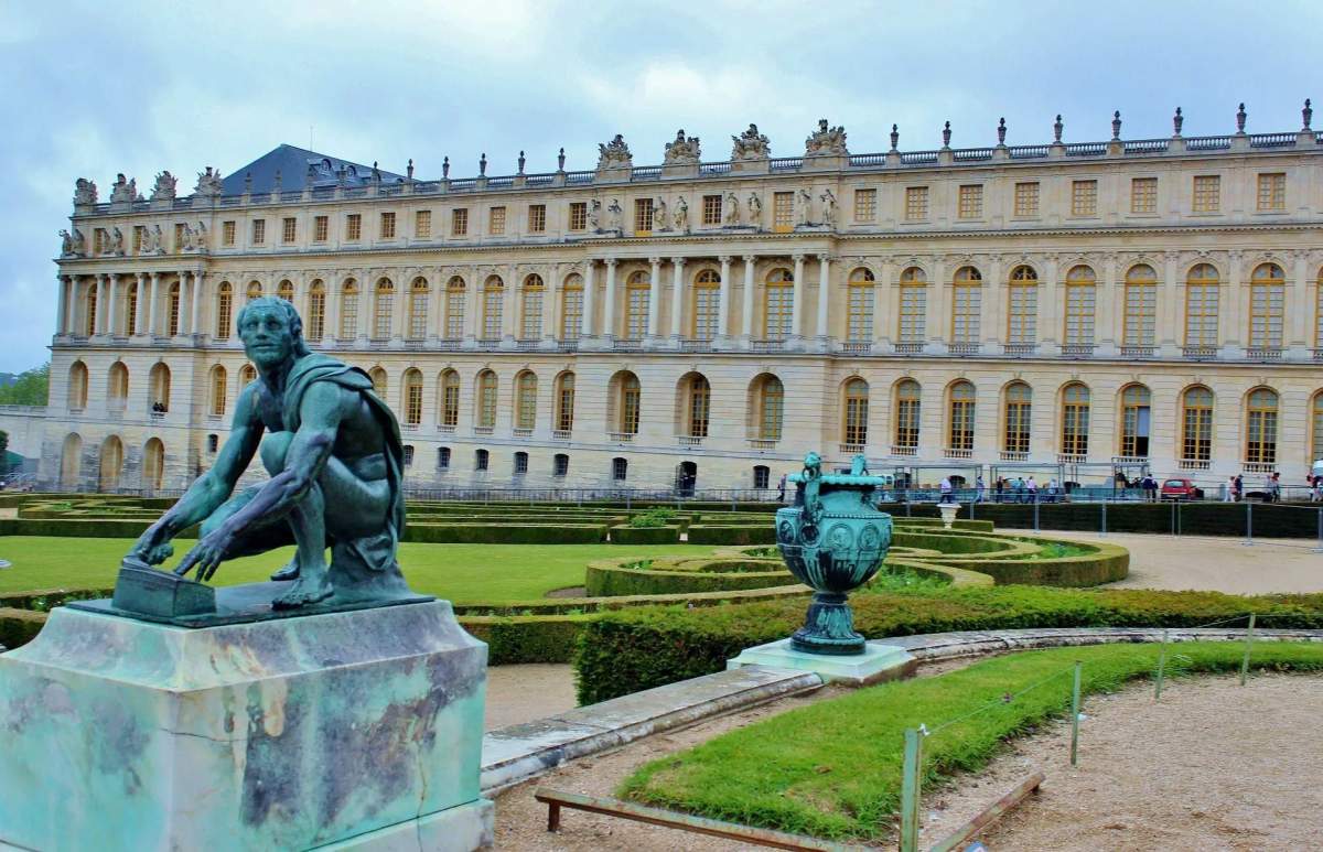 Palatul Versailles a fost evacuat pentru a șaptea oară în decurs de o săptămâna din cauza unei amenințări cu bombă