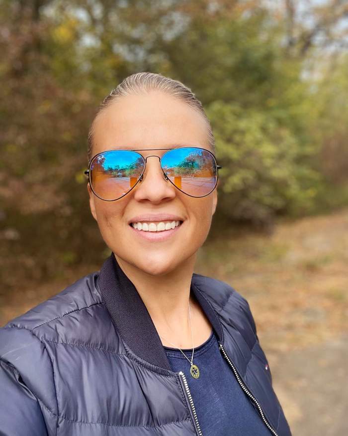 Sonia Simionov cu ochelari de soare pe ochi.