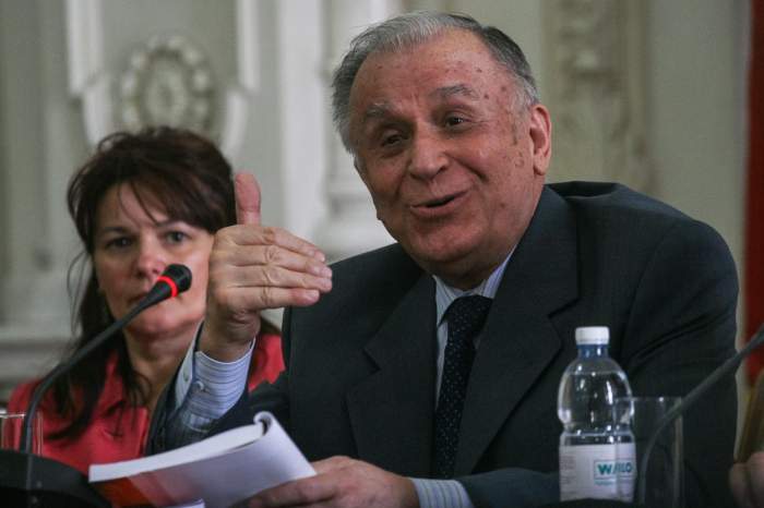 București, România, 9 septembrie 2009: Fostul președinte al României, Ion Iliescu, vorbește într-o conferință de presă la București.