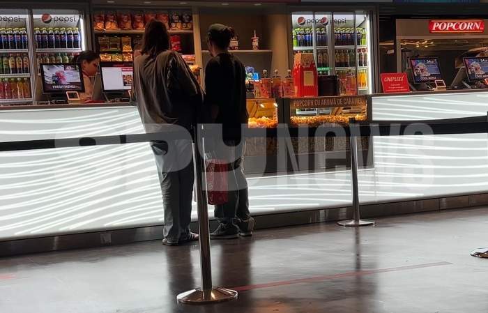 La o zi după ce s-a sărutat pasional cu Aris Eram în mașină, Laura Giurcanu și-a scos iubitul la film! Cât de îndrăgostiți sunt cei doi / PAPARAZZI