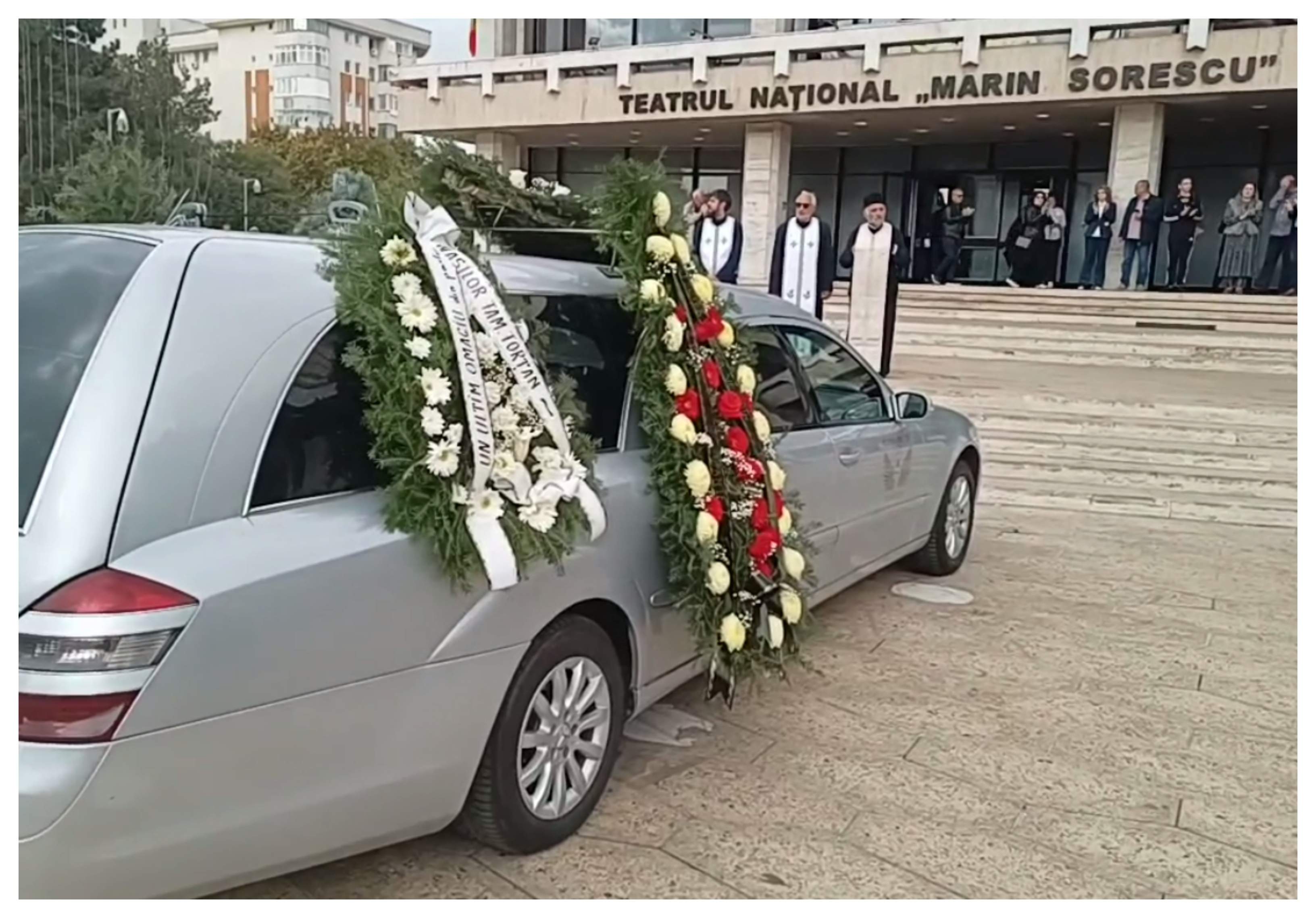 Natașa Raab a fost condusă pe ultimul drum la cimitirul din Craiova. Fanii au putut să-și ia „adio” de la actriță / FOTO