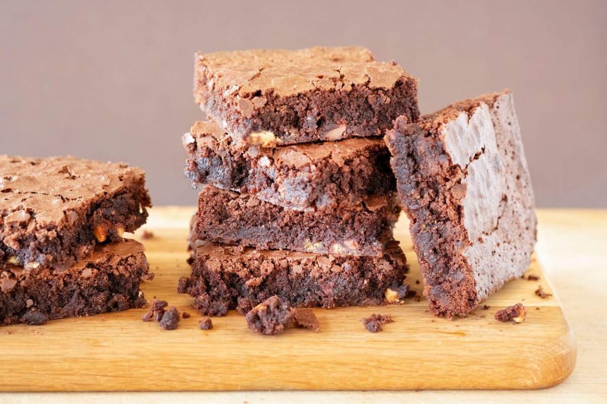 Rețetă de brownie cu ovăz din 3 ingrediente. Un desert simplu și rapid