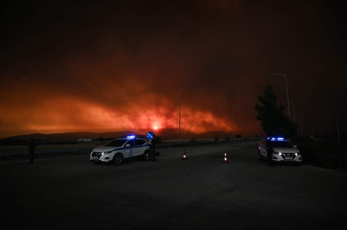 două mașini de poliție