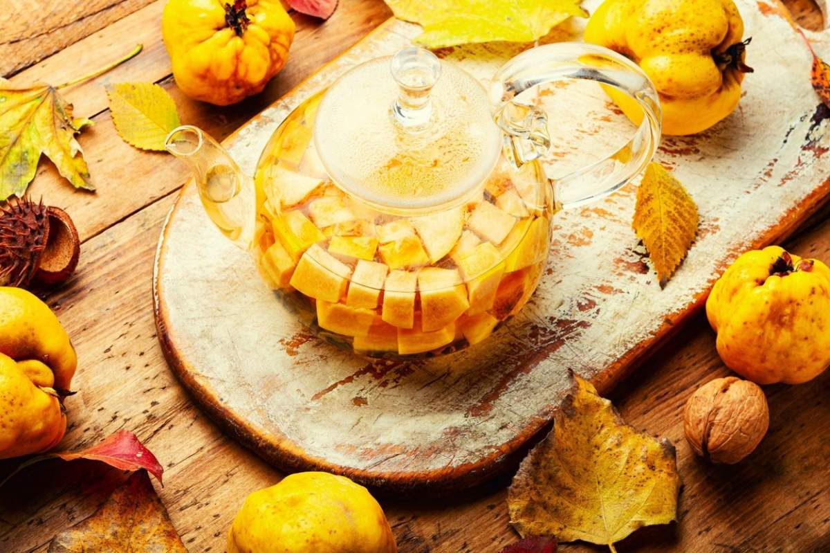 Ceai de fructe din gutui de toamna. Băutură de toamnă, ceai fierbinte de mere