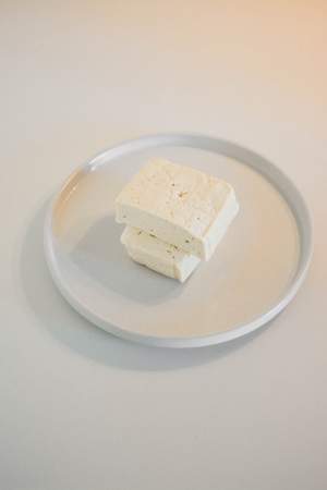 Brânza tofu este de post? Din ce se prepară și ce beneficii are