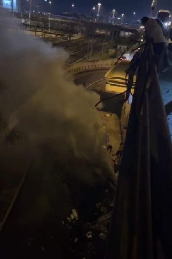 Tragedie în Italia! Zeci de persoane au murit după ce autobuzul în care se aflau a căzut de pe un pod și a luat foc / VIDEO