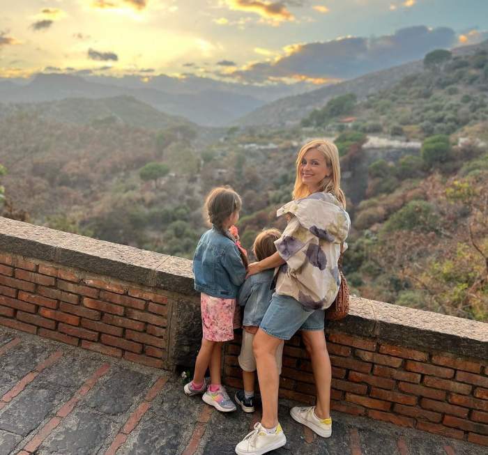 Simona Gherghe își sărbătorește ziua de naștere. Prezentatoarea TV a împlinit 46 de ani. Cum a fost surprinsă de cei doi copii: „Recunoștință și iubire” / FOTO