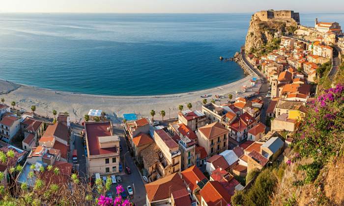 Calabria, regiunea din Europa care oferă aproximativ 30.000 de euro persoanelor care doresc să se mute acolo.