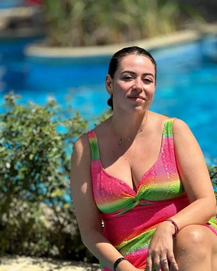 Oana Roman la piscină