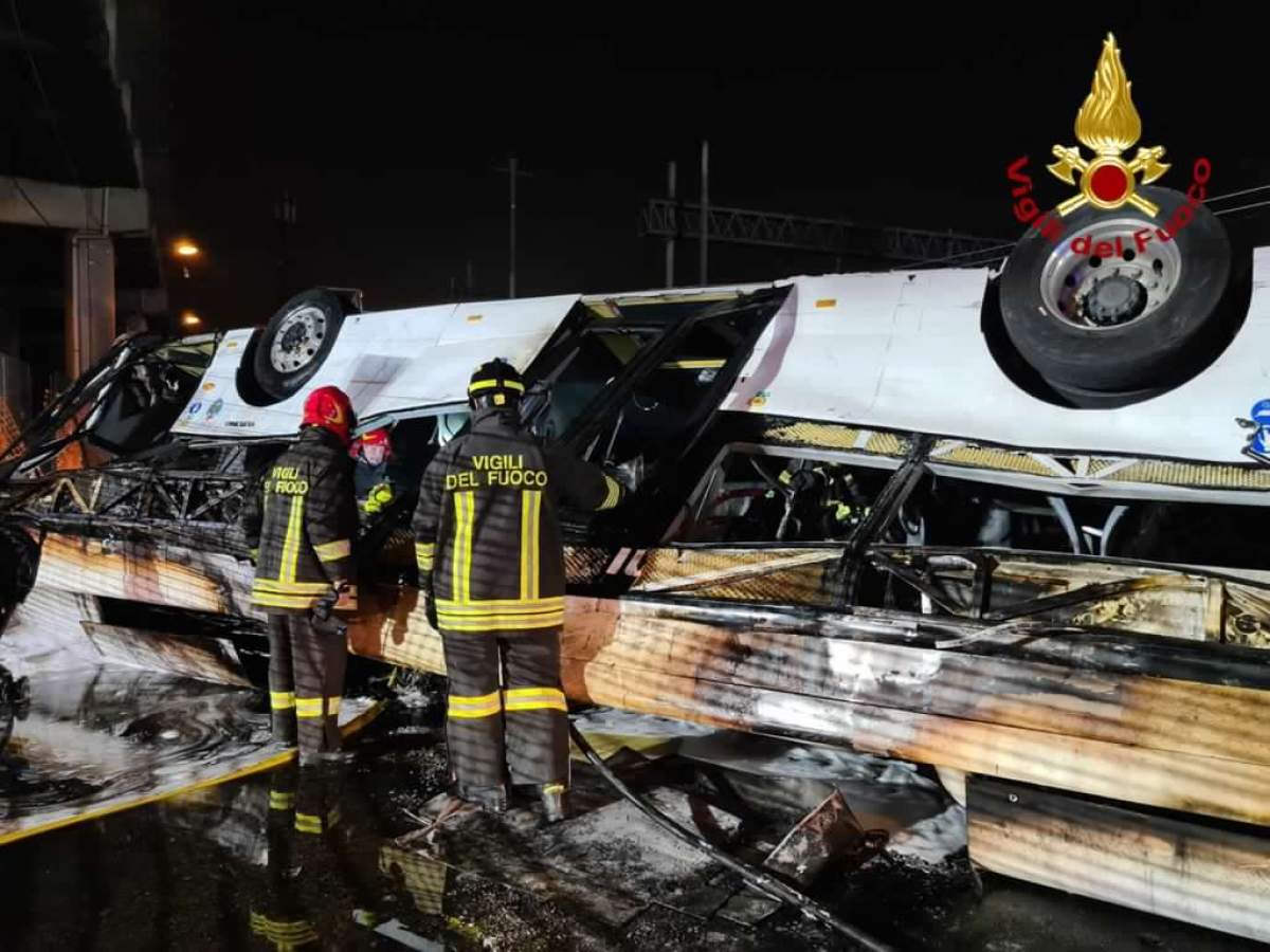 autobuzul distrus în Italia