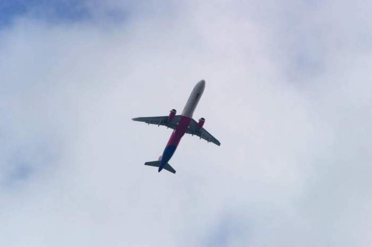 Avion în timp ce zboară