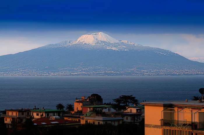 Panică în apropierea supervulcanului de lângă Napoli! Guvernul Italian pregătește evacuarea a zeci de mii de persoane