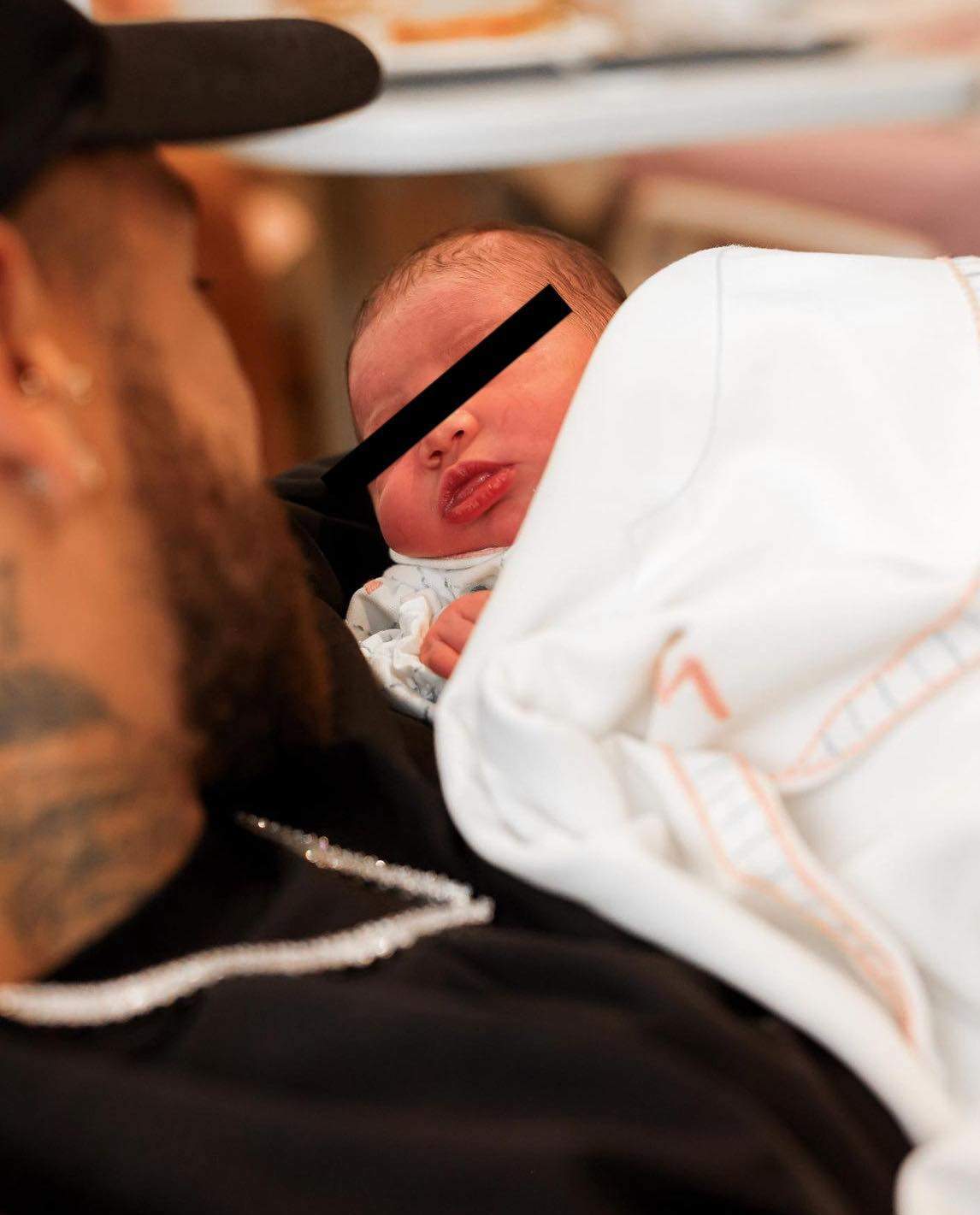 Neymar a devenit tată pentru a doua oară! Iubita fotbalistului a născut o fetiță / FOTO