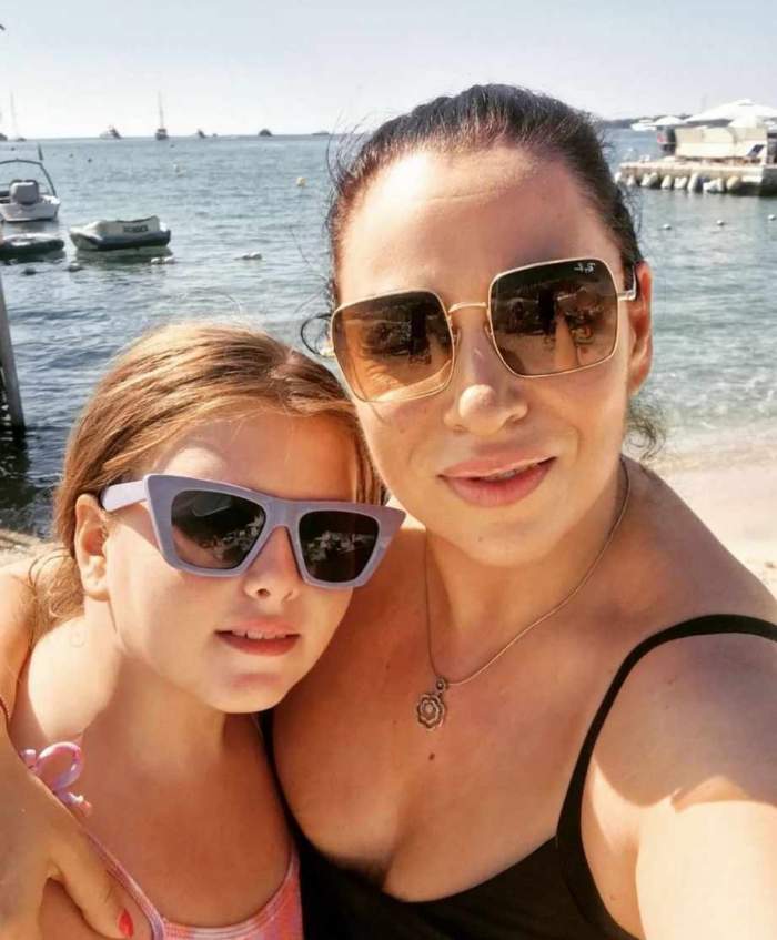 Oana Roman și fiica ei în vacanță