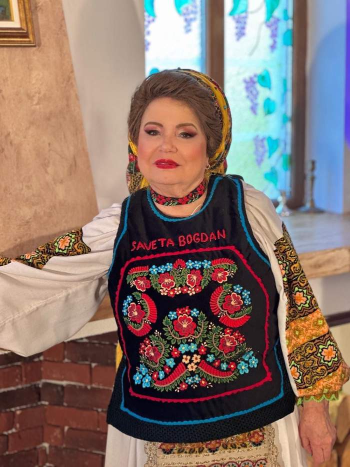 Saveta Bogdan în costum tradițional