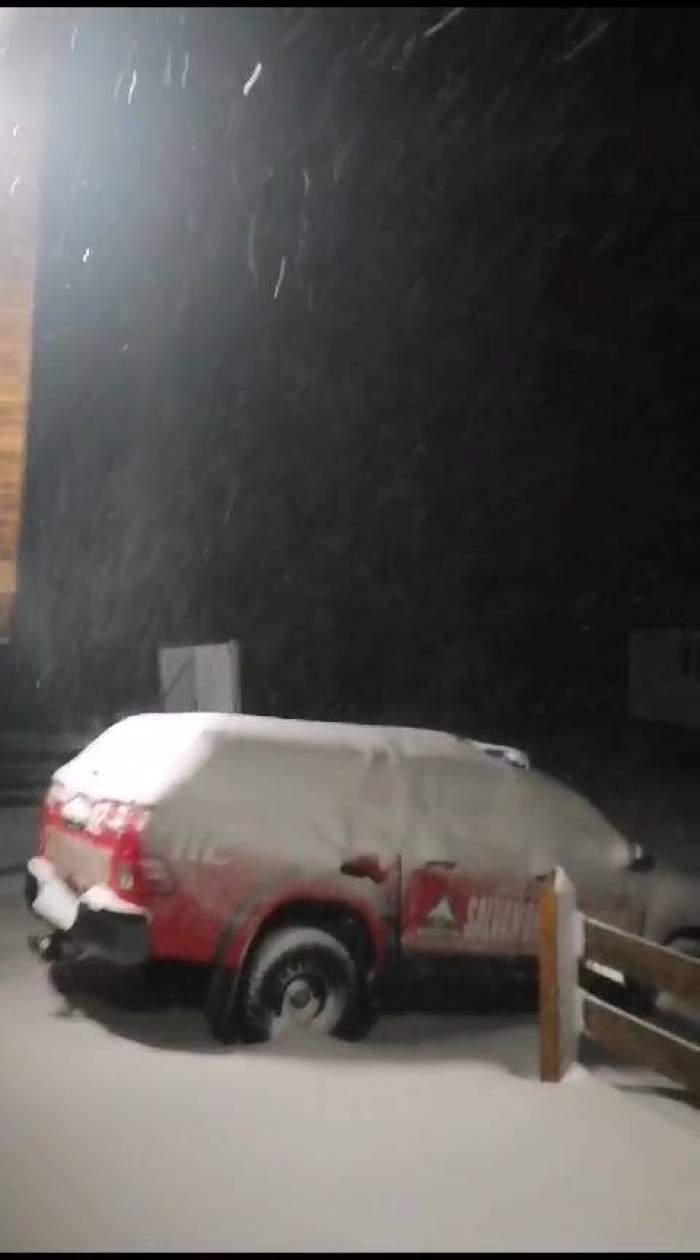 Zăpadă a făcut prăpăd în mai multe stațiuni montane preferate de români